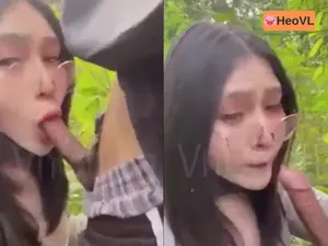 đi dã ngoại tiện làm ghệ tình ở trong rừng