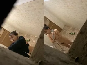 Quay lén tình nhân vú to tắm, khe cô bé chảy nước ròng ròng